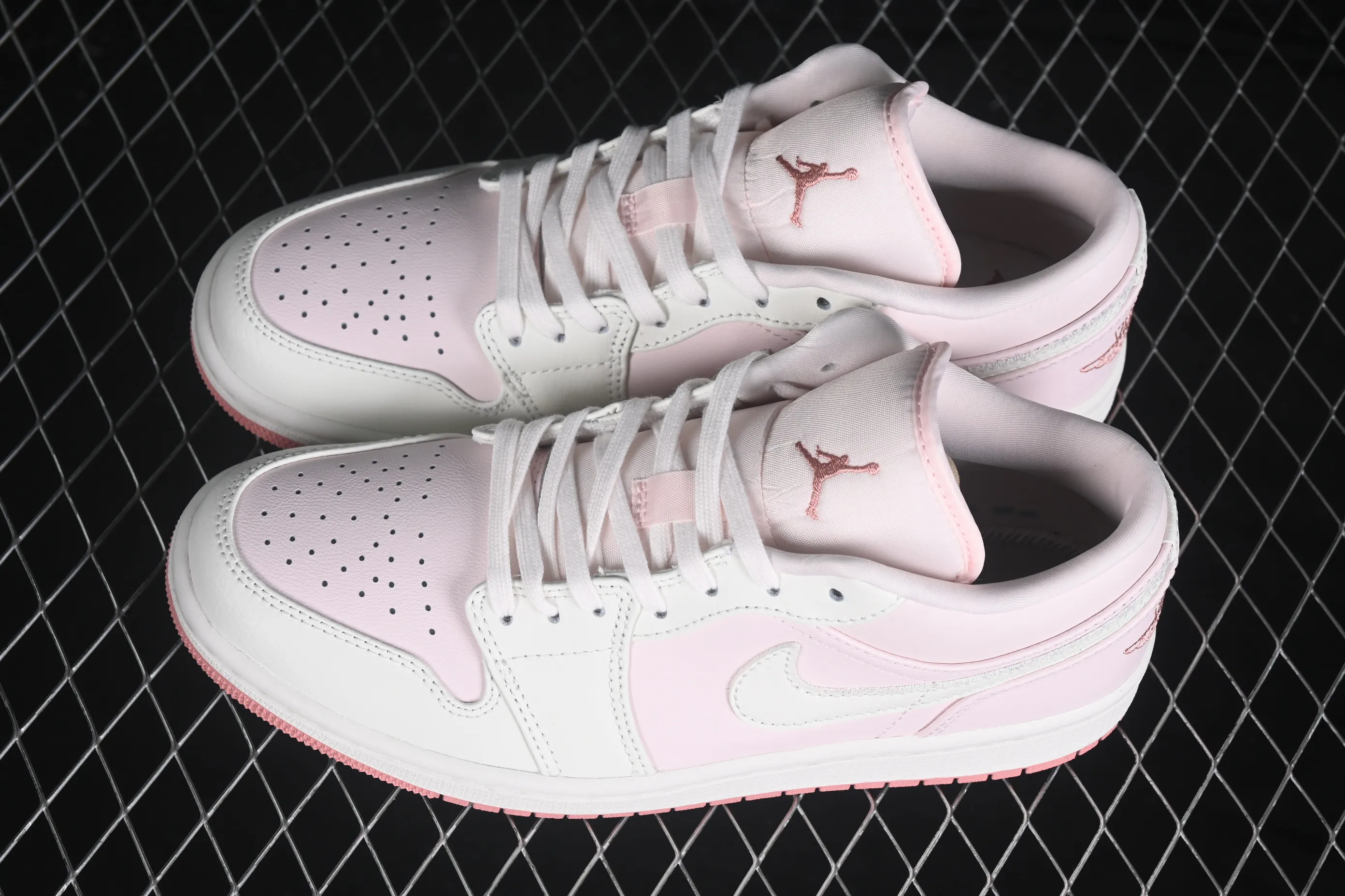 All categories Air Jordan Jordan series basketball shoes Air Jordan 1 Low G version pure original Air Jordan 1 Low AJ1 Joe 1 Sakura pink low-top retro culture basketball shoes IH0823-611